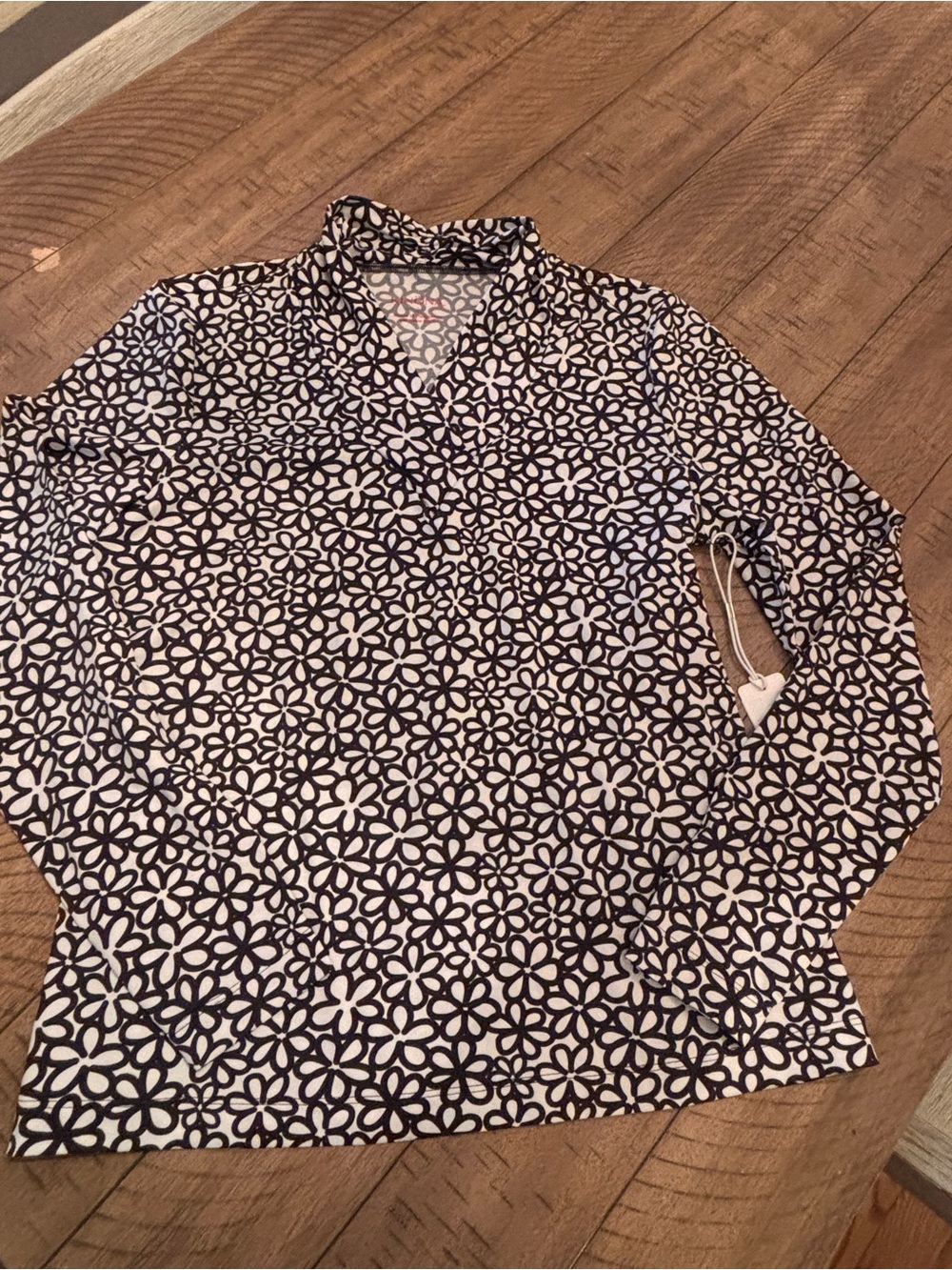 NWT Women’s Small Black & White Floral Long-Sleeve